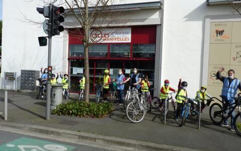 Dans le cadre des Juniors du Développement Durable, le vélo peut venir à la rencontre de nos enfants au sein des écoles Bèglaises